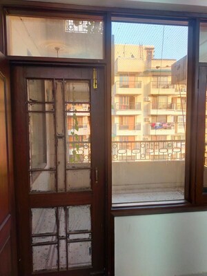 Room in 5 BHK Apartment at Hamdam Apartment, Sector 18 Dwarka – for Rent