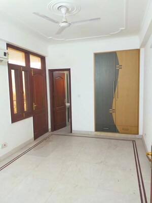 Room in 5 BHK Apartment at Hamdam Apartment, Sector 18 Dwarka – for Rent