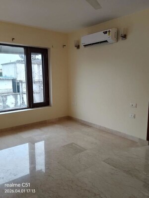 Room in 3 BHK Builder Floor at Defence Colony – for Rent