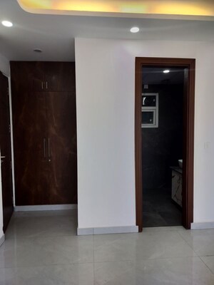Room in  Builder Floor at DLF City Phase III, Sector 24 – for Sale