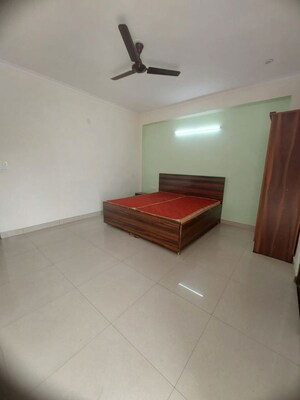 Living Room in 1 BHK Builder Floor at Sector 40 – for Rent