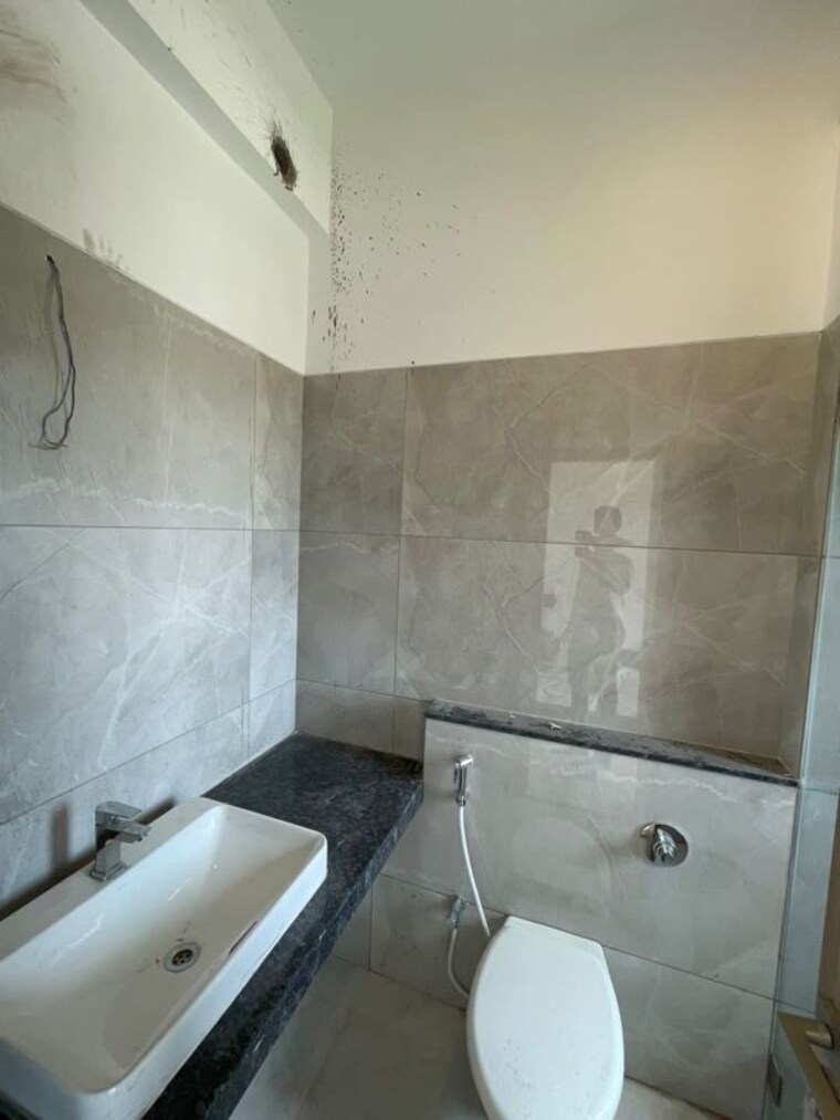 Bathroom, s-raheja-new-light 3 Bedroom 1150 Sq.Ft. Apartment In Khar West Mumbai 10455913