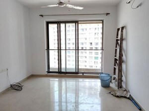 Room in 4 BHK Apartment at Kalpataru Aura, Ghatkopar West – for Rent