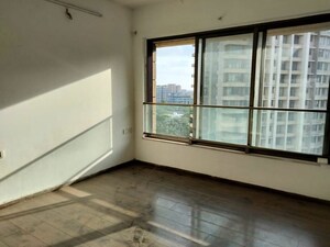 Room in 4 BHK Apartment at Kalpataru Aura, Ghatkopar West – for Rent