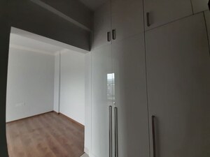 Room in 3 BHK Apartment at Central Park Flower Valley Aqua Front Towers, Sohna Sector 33 – for Sale