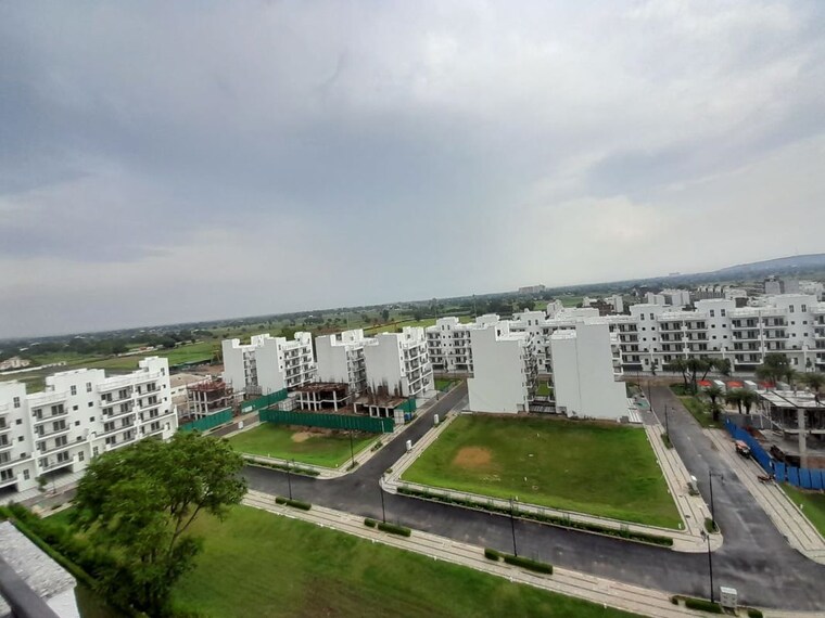 Swimming Pool, central-park-flower-valley-aqua-front-towers 3 Bedroom 1789 Sq.Ft. Apartment In Sohna Sector 33 Gurgaon 10455993