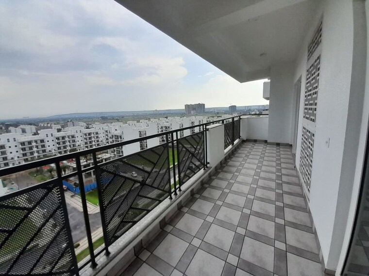 Balcony, central-park-flower-valley-aqua-front-towers 3 Bedroom 1789 Sq.Ft. Apartment In Sohna Sector 33 Gurgaon 10455993