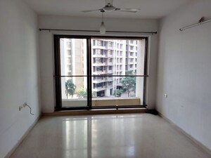 Room in 4 BHK Apartment at Kalpataru Aura, Ghatkopar West – for Rent