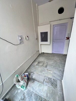 Room in 2 BHK Builder Floor at Naraina – for Rent