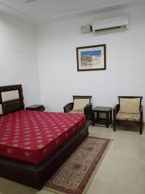Bedroom in 3 BHK Builder Floor at Kharar Road – for Rent