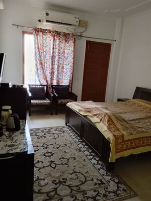 Bedroom in 3 BHK Builder Floor at Kharar Road – for Rent