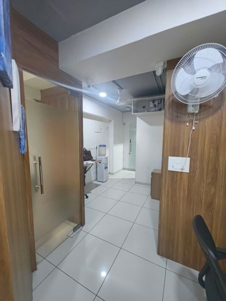 undefined, navrangpura Commercial Office Space 780 Sq.Ft. In Navrangpura Ahmedabad 10456025