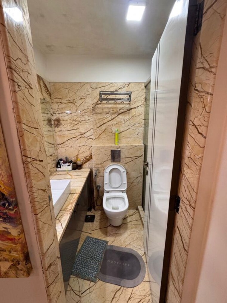 Bathroom, jyoti-sukriti 3 Bedroom 950 Sq.Ft. Apartment In Goregaon East Mumbai 10456067