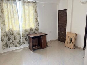 Room in 2 BHK Apartment at MD G4 Apartments, Vaishali Nagar – for Rent