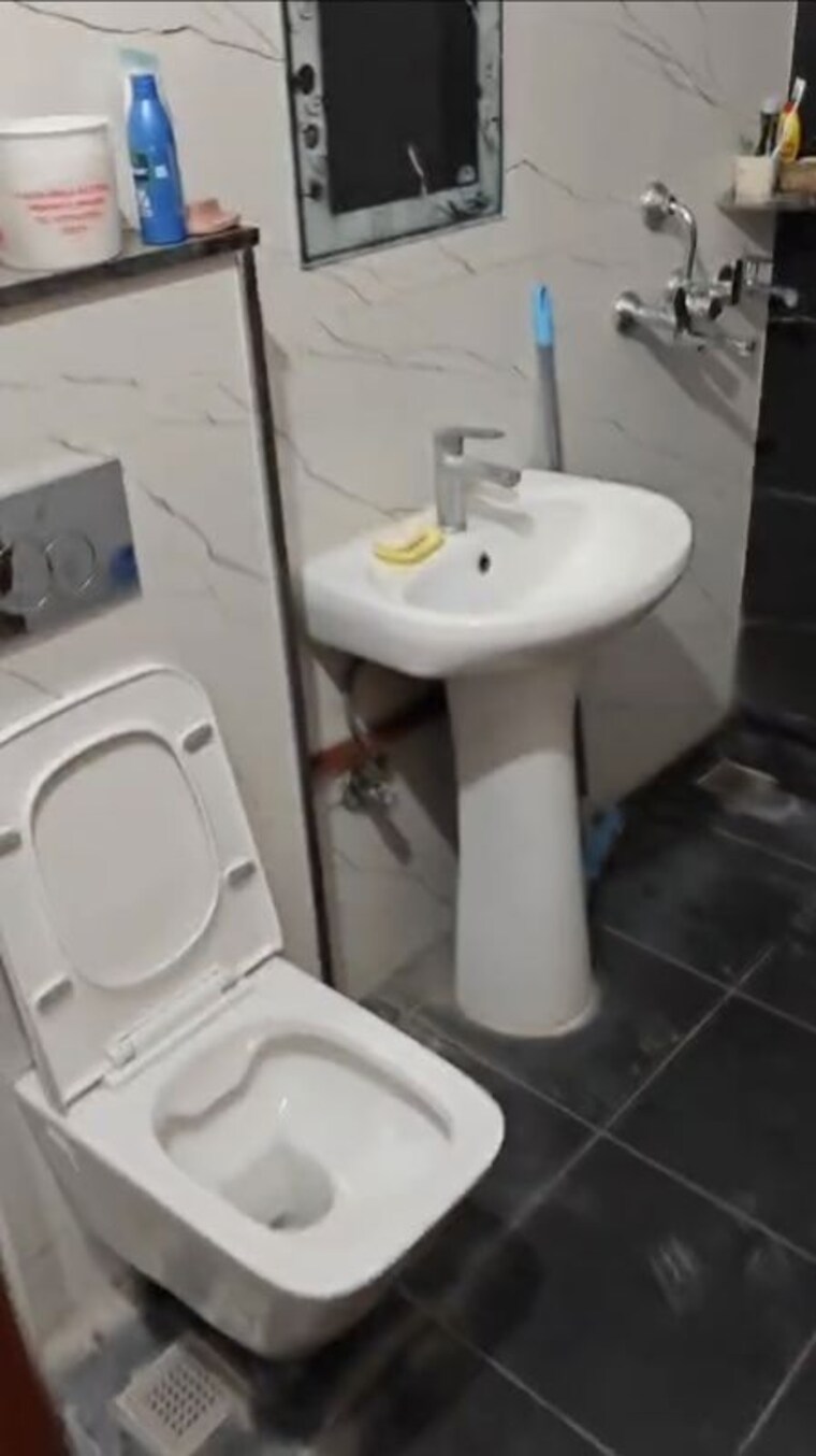 Bathroom, aerocity 3 Bedroom 1600 Sq.Ft. Builder Floor In Aerocity Mohali 10456070