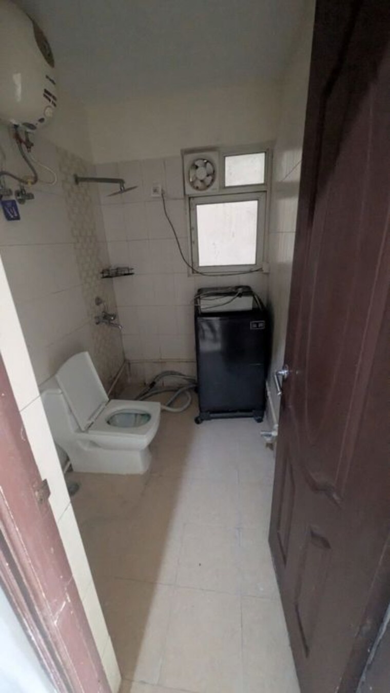 Bathroom, shree-vardhman-mantra 2 Bedroom 800 Sq.Ft. Apartment In Sector 67 Gurgaon 10456079