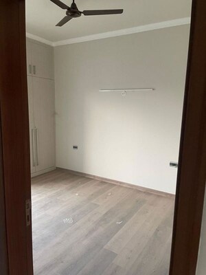 Room in 2.5 BHK Builder Floor at Central Park Flower Valley, Sohna Sector 33 – for Sale