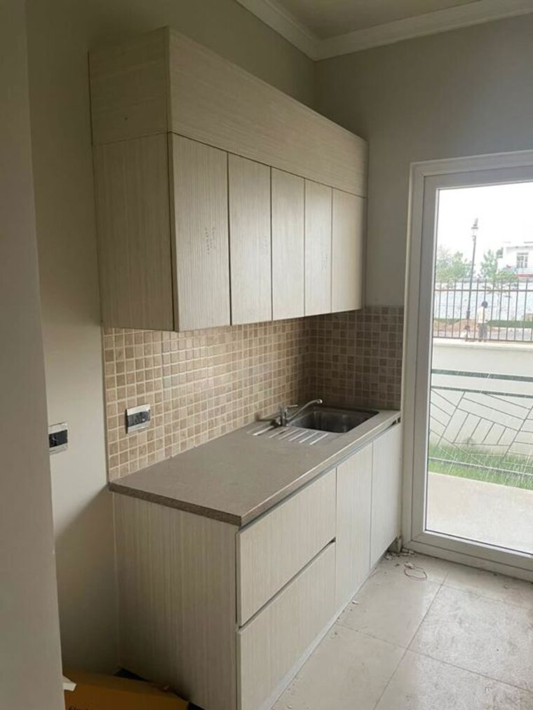Kitchen, central-park-flower-valley 2.5 Bedroom 1093 Sq.Ft. Builder Floor In Sohna Sector 33 Gurgaon 10456092