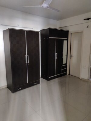 Room in 3 BHK Apartment at Tulip Violet, Sector 69 – for Rent