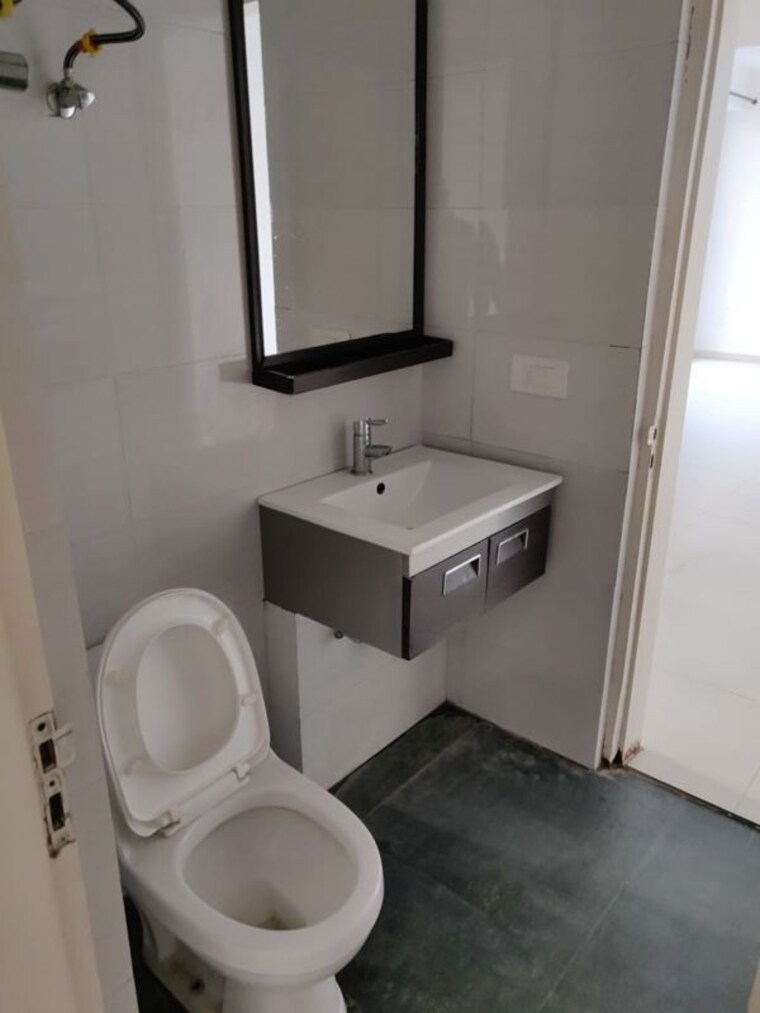Bathroom, tulip-violet 3 Bedroom 1560 Sq.Ft. Apartment In Sector 69 Gurgaon 10456127