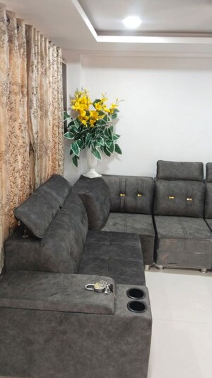 Living Room in 3 BHK Villa at Ambawadi – for Rent