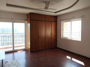Room in 3 BHK Apartment at KK Residency Gachibowli, Gachibowli – for Rent