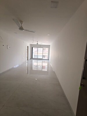 Room in 3 BHK Apartment at Unique Aura Mumbai, Santacruz West – for Sale