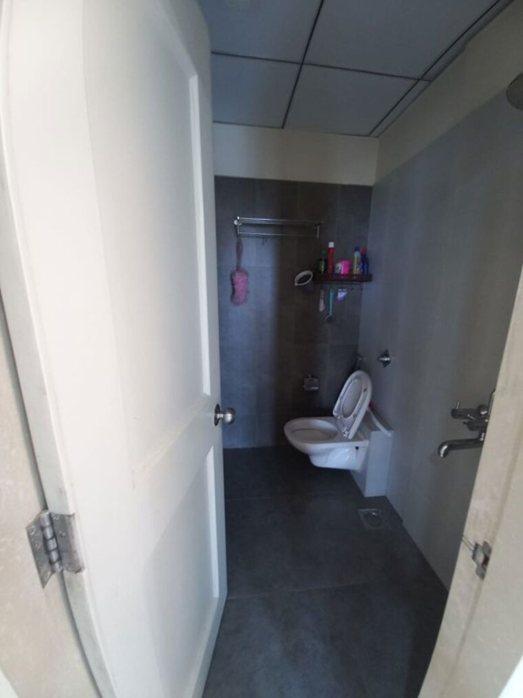 Bathroom, vijay-annex-14 2 Bedroom 650 Sq.Ft. Apartment In Waghbil Thane 10456200