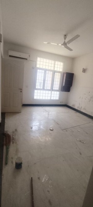 Room in 2 BHK Builder Floor at Sector 39 – for Rent