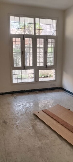 Room in 2 BHK Builder Floor at Sector 39 – for Rent
