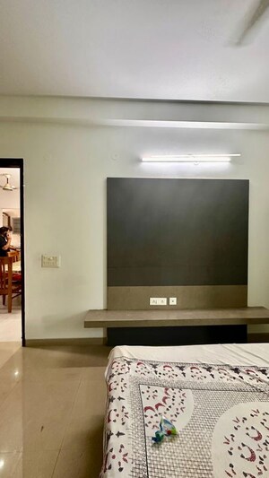 Furnished Amenities in 3.5 BHK Builder Floor at Palam Vihar – for Sale
