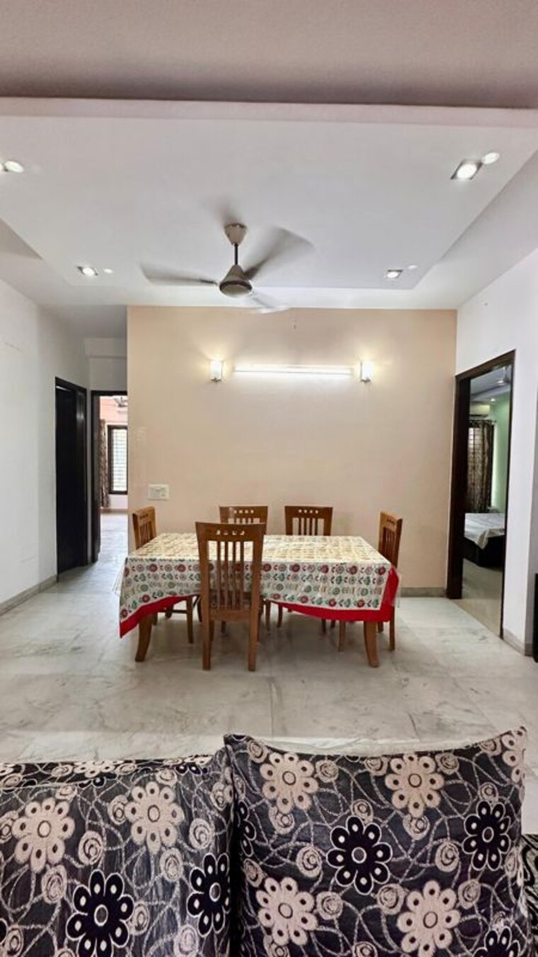 Living Room, palam vihar 3.5 Bedroom 2500 Sq.Yd. Builder Floor In Palam Vihar Gurgaon 10456204