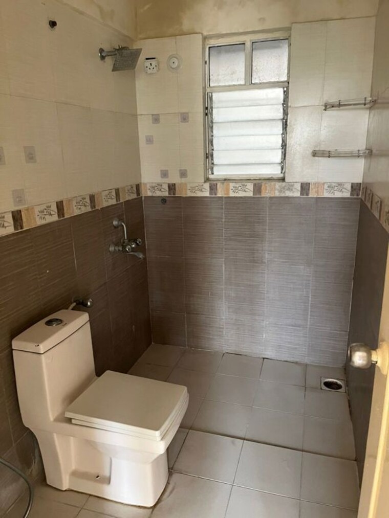 Bathroom, goel-ganga-hari-ganga 2.5 Bedroom 1300 Sq.Ft. Apartment In Yerawada Pune 10456233