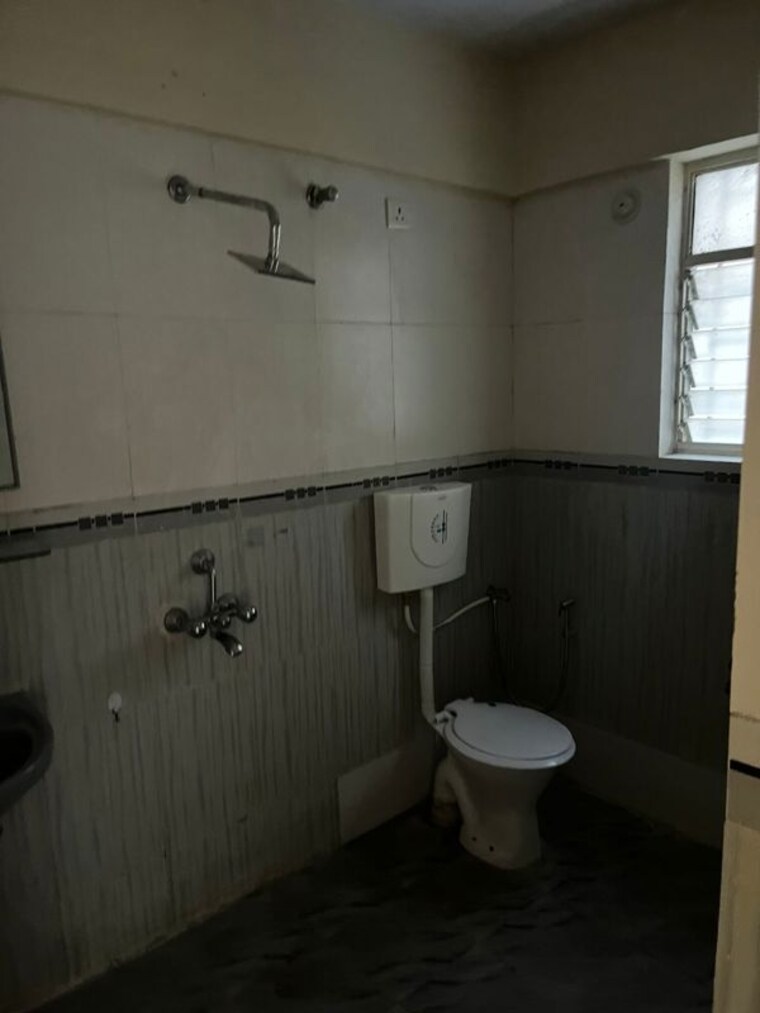 Bathroom, goel-ganga-hari-ganga 2.5 Bedroom 1300 Sq.Ft. Apartment In Yerawada Pune 10456233