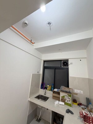 Furnished Amenities in 2.5 BHK Apartment at Prescon Midtown Bay, Mahim West – for Rent