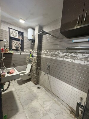 Parking in 2 BHK Builder Floor at Panchsheel Extension – for Rent