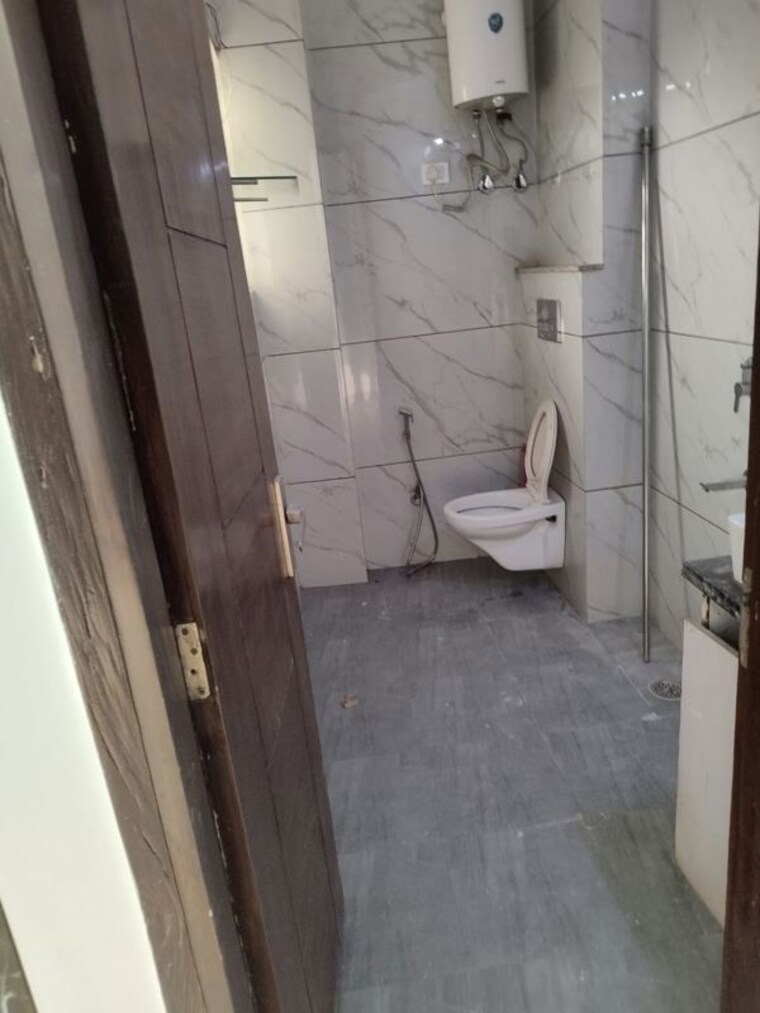 Bathroom, rajendra nagar 3 Bedroom 1800 Sq.Ft. Independent House In Rajendra Nagar Ghaziabad 10443598