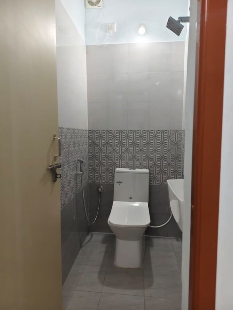 Bathroom, indiranagar 1 Bedroom 500 Sq.Ft. Builder Floor In Indiranagar Bangalore 10456293