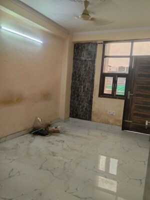 Room in 3 BHK Builder Floor at Mehrauli – for Rent