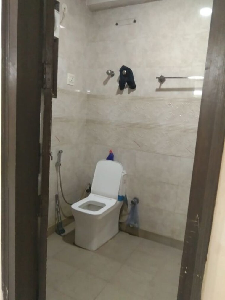 Bathroom, mehrauli 3 Bedroom 1000 Sq.Ft. Builder Floor In Mehrauli Delhi 10456306