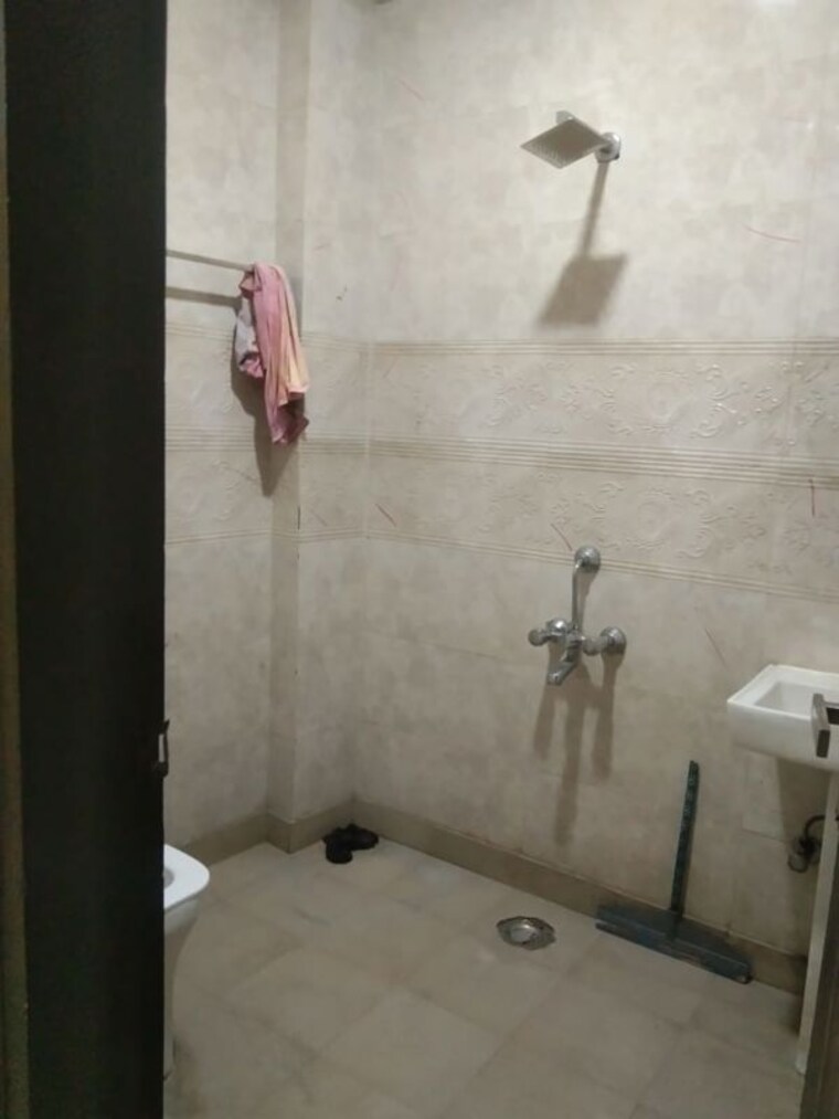 Bathroom, mehrauli 3 Bedroom 1000 Sq.Ft. Builder Floor In Mehrauli Delhi 10456306