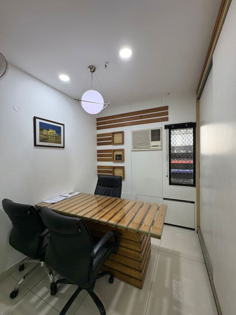Team Area, netaji subhash place Commercial Office Space 650 Sq.Ft. In Netaji Subhash Place Delhi 10456370