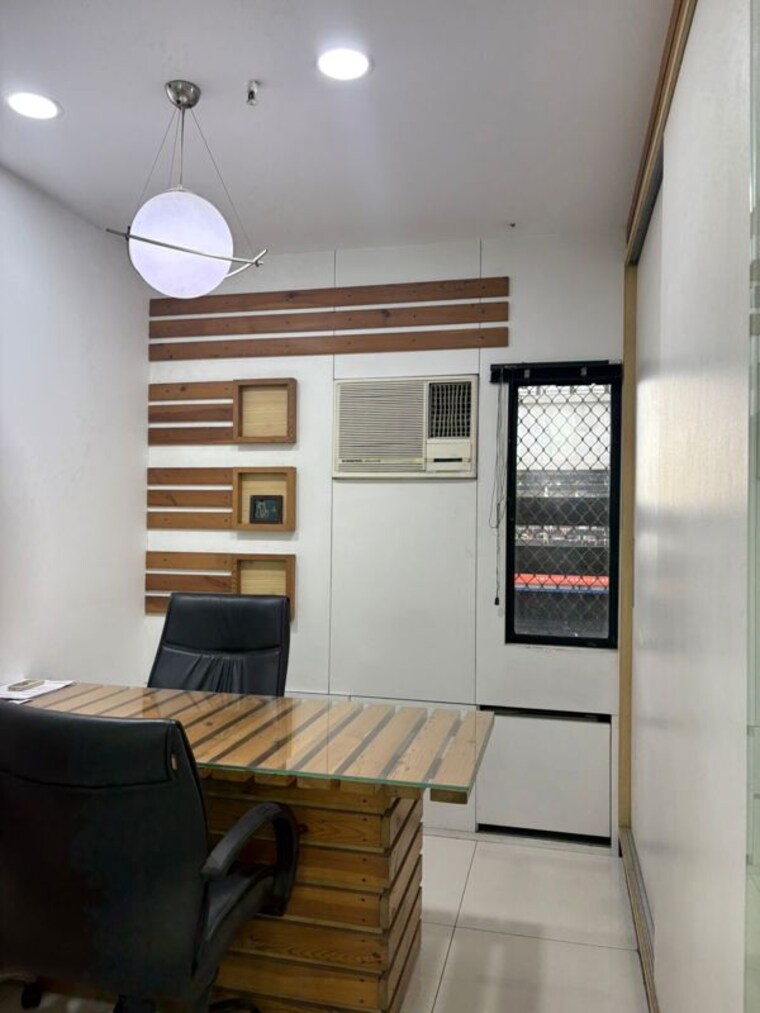 Bathroom, netaji subhash place Commercial Office Space 650 Sq.Ft. In Netaji Subhash Place Delhi 10456370
