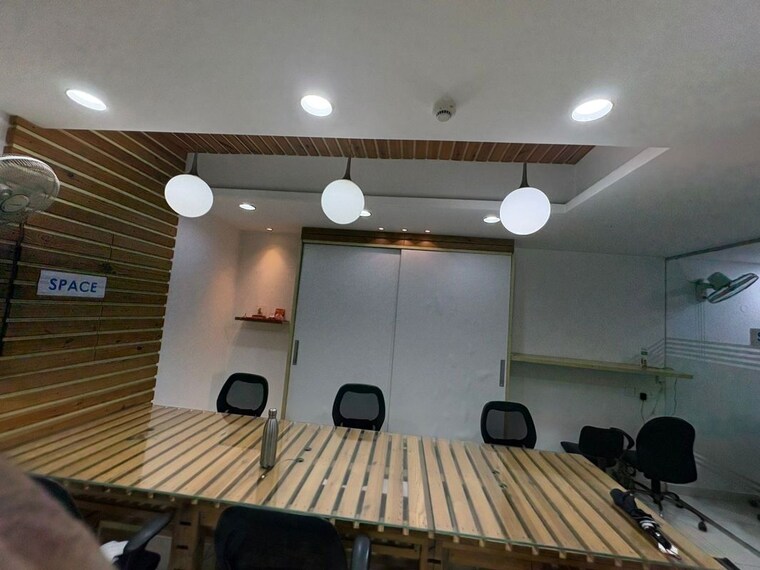 Team Area, netaji subhash place Commercial Office Space 650 Sq.Ft. In Netaji Subhash Place Delhi 10456370