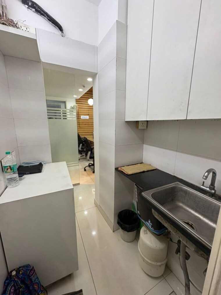 Team Area, netaji subhash place Commercial Office Space 650 Sq.Ft. In Netaji Subhash Place Delhi 10456370