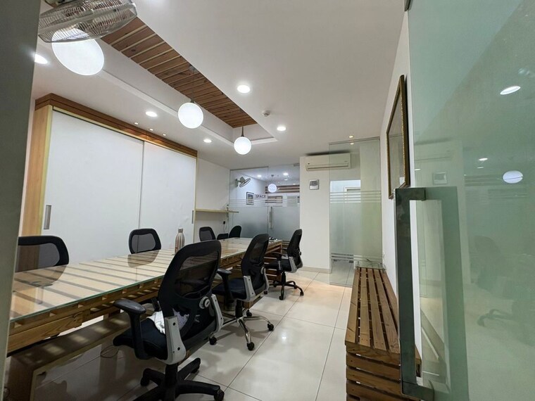 Team Area, netaji subhash place Commercial Office Space 650 Sq.Ft. In Netaji Subhash Place Delhi 10456370