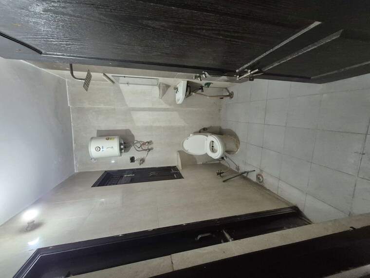 Bathroom, mayur vihar 1.5 Bedroom 400 Sq.Ft. Builder Floor In Mayur Vihar Delhi 10456474