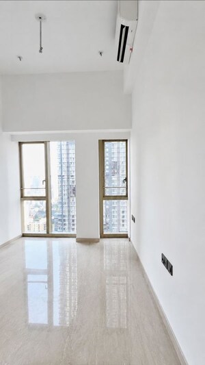 Room in 2 BHK Apartment at Lodha The Park, Worli – for Rent