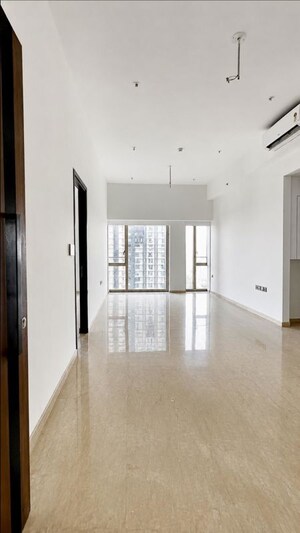 Room in 2 BHK Apartment at Lodha The Park, Worli – for Rent