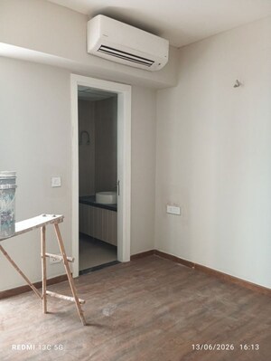 Room in 3 BHK Apartment at Signature Global City 63A, Sector 63a – for Sale